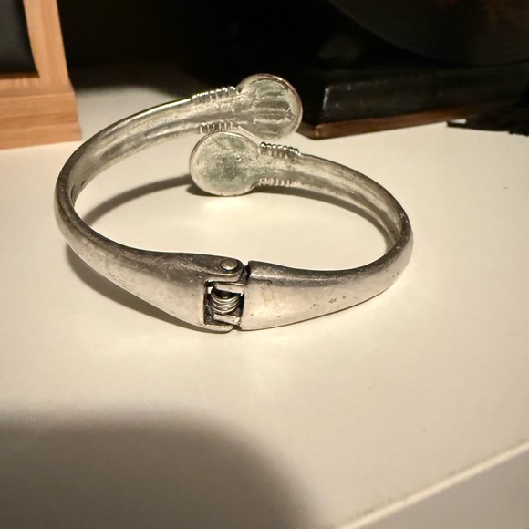 Silver Spring Closure Bracelet - Picture 2 of 2